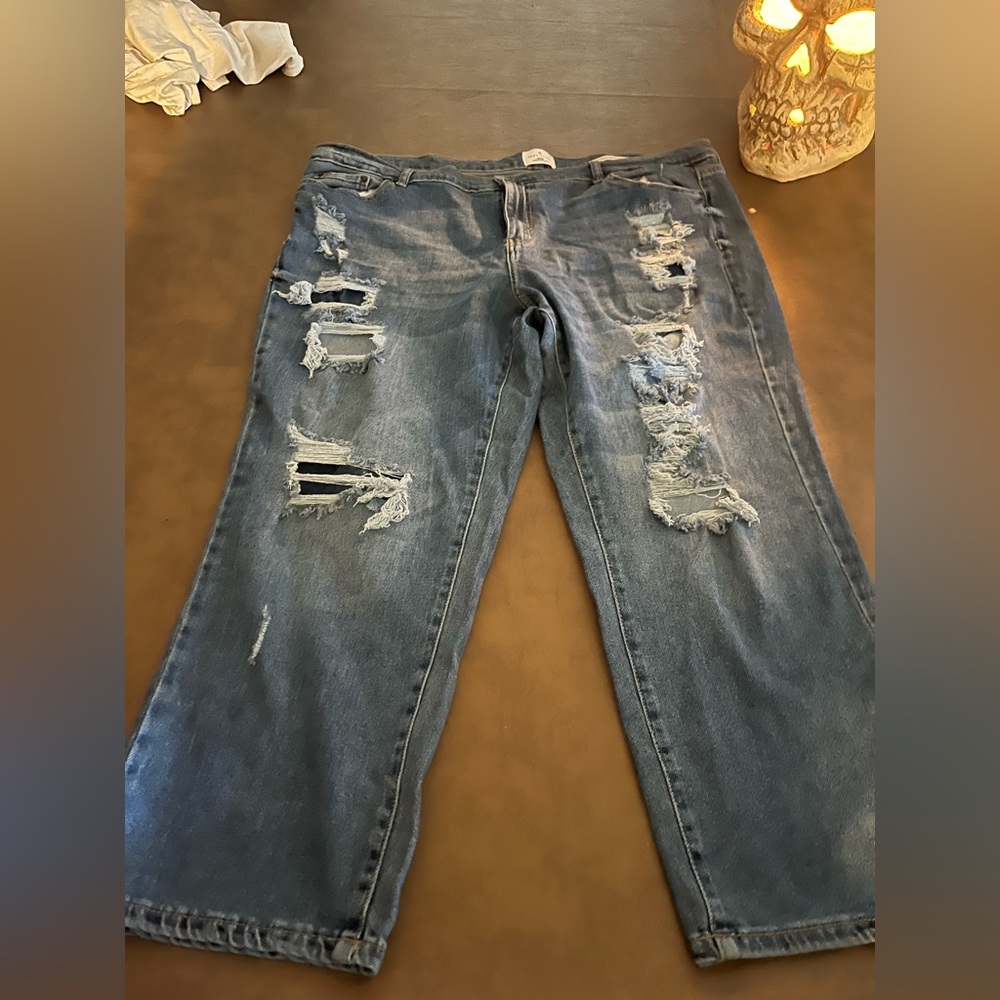 True Craft Women’s Light Blue Distressed crop Boyfriend Jeans